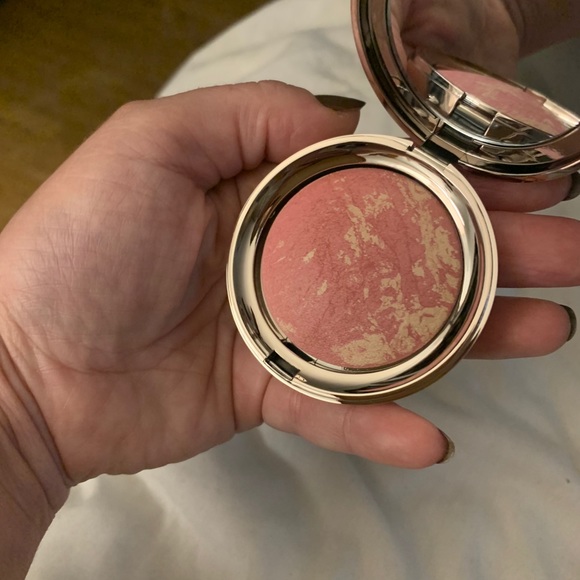 BNIB Ciate illuminating blush - Picture 3 of 3
